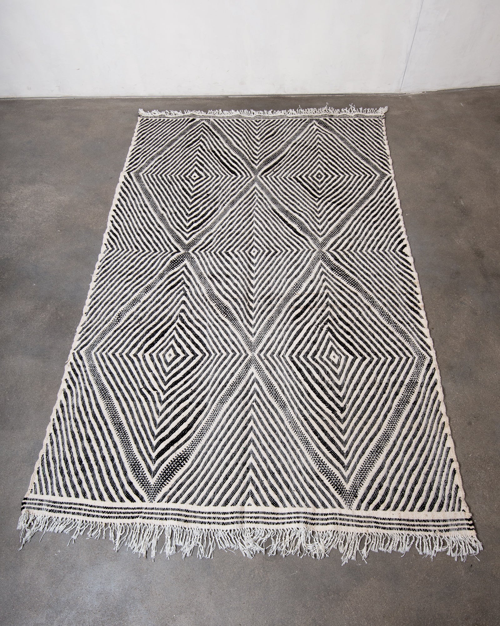 Modern, handcrafted Berber rug from Morocco. Flat-woven Kelim carpet in black and white design. Made of 100% wool.